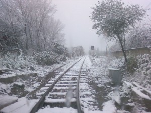 Debora-Poodesu__Ferrovia-innevata_g