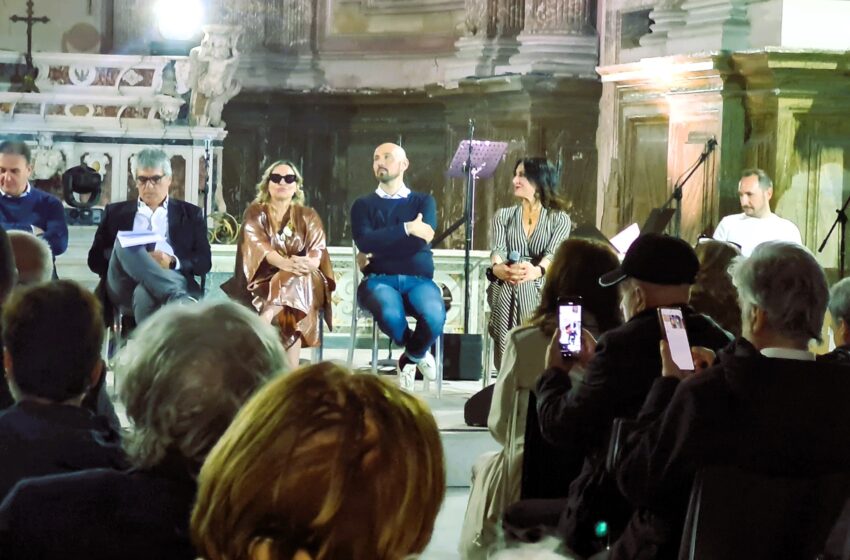  La cultura esplode a Napoli: “La vicina di Zeffirelli” di Gaia Zucchi conquista San Potito